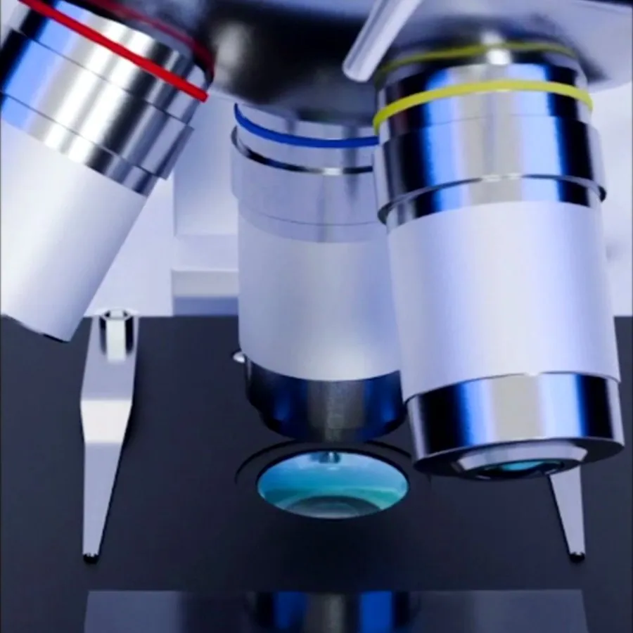 El objetivo del microscopio sobre una muestra